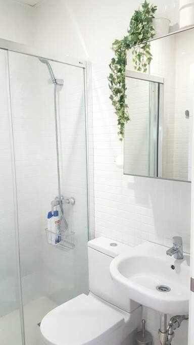 Aym Places Buen Viaje Parking Incluido Apartment Seville Exterior photo