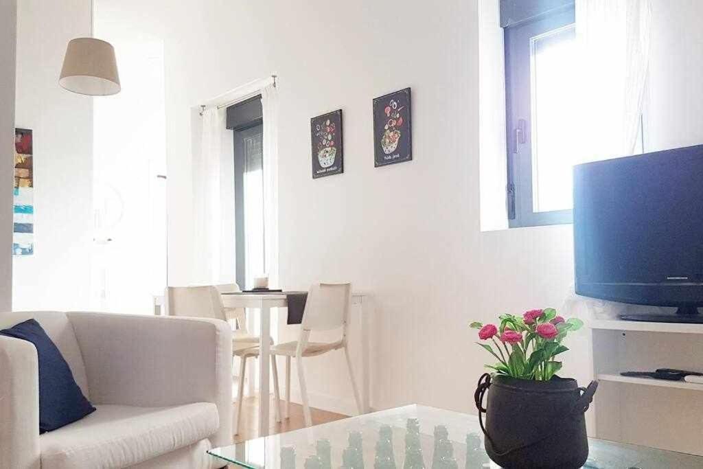 Aym Places Buen Viaje Parking Incluido Apartment Seville Exterior photo